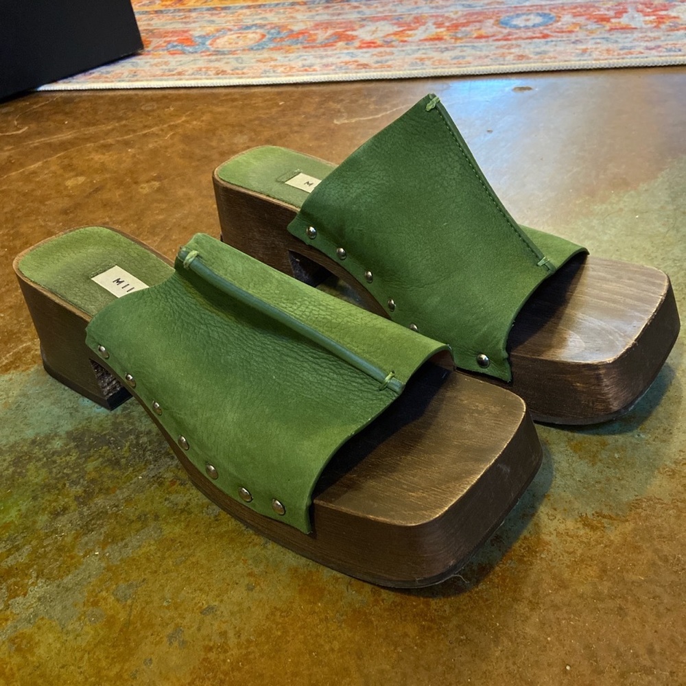 Discontinued MIISTA clogs -